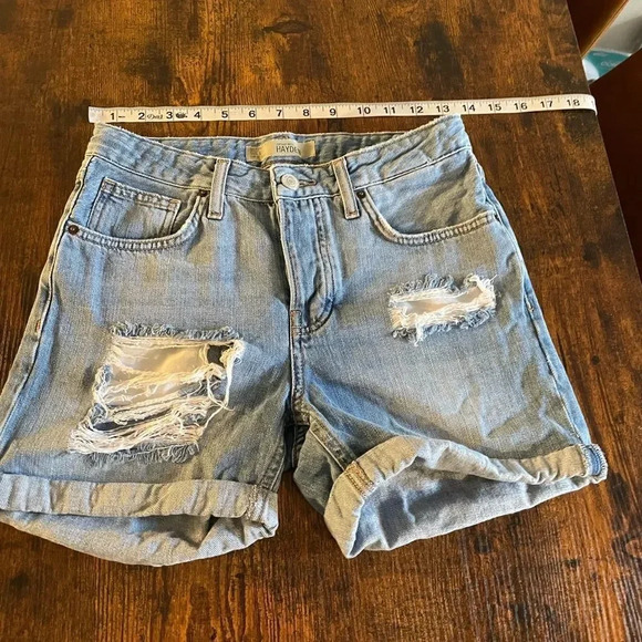 Topshop Moto Hayden Ripped shorts - Picture 4 of 13